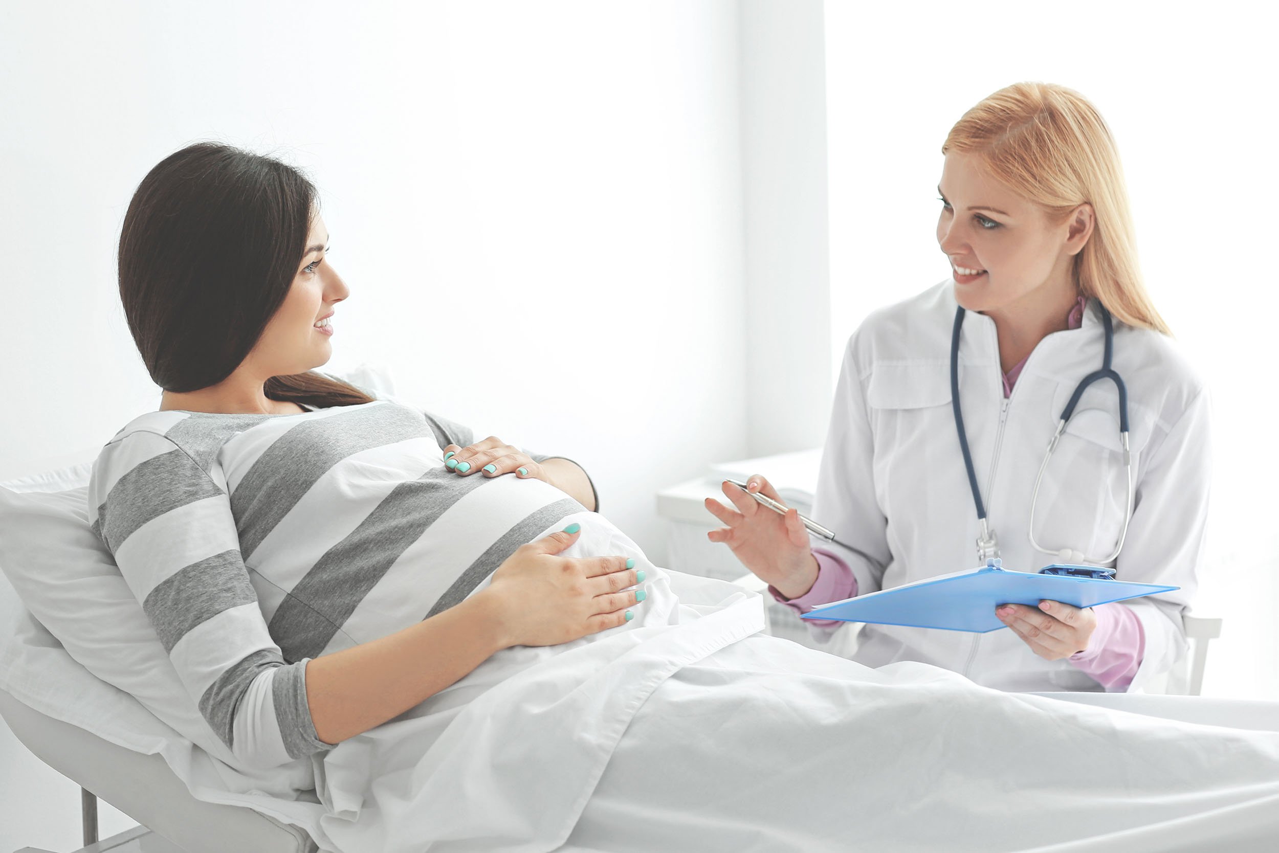 Embarazada en control médico